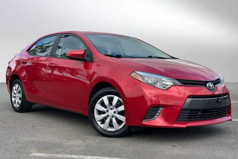 2016 Toyota Corolla LE photo 1