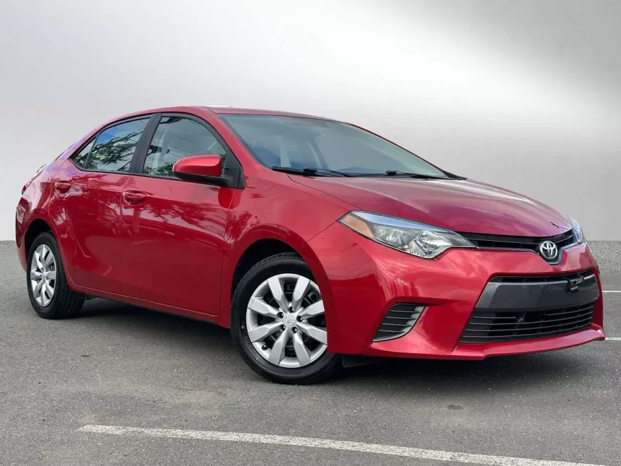 2016 Toyota Corolla LE photo 1