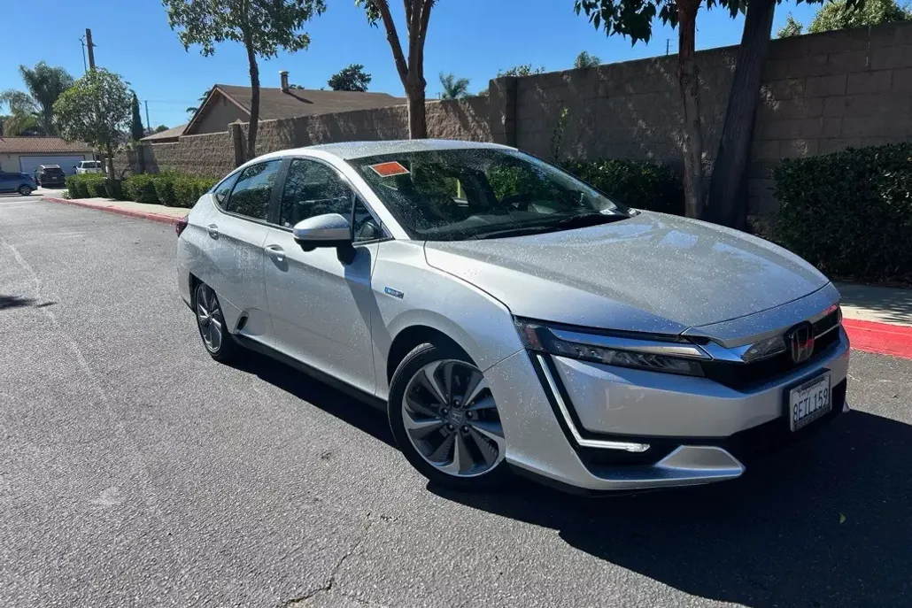 2018 Honda Clarity Plug-In Hybrid Touring photo 1