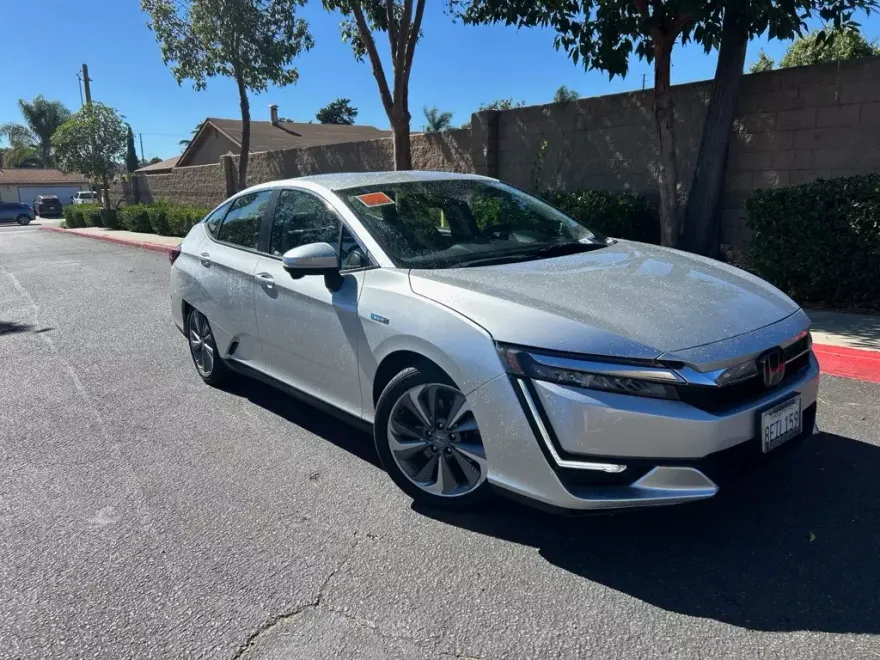 2018 Honda Clarity Plug-In Hybrid Touring photo 1
