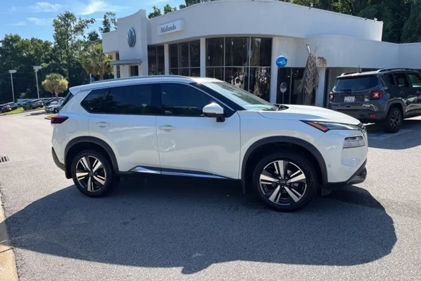 2023 Nissan Rogue SL photo 1
