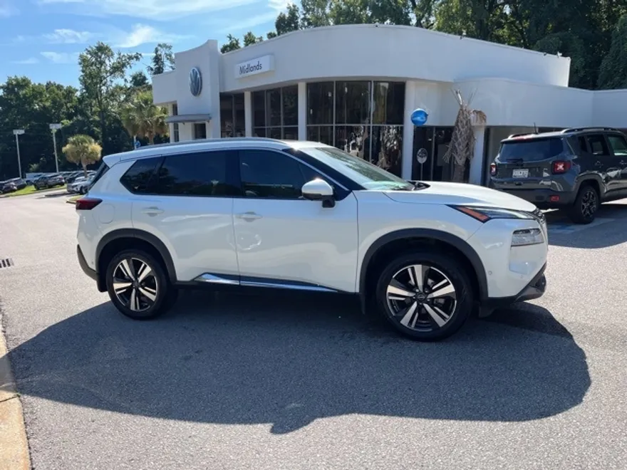 2023 Nissan Rogue SL photo 1