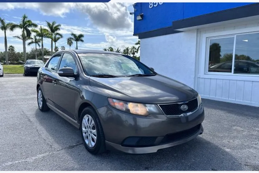 2010 Kia Forte EX photo 1