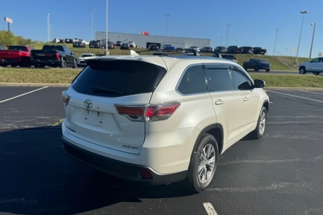 2015 Toyota Highlander XLE photo 1