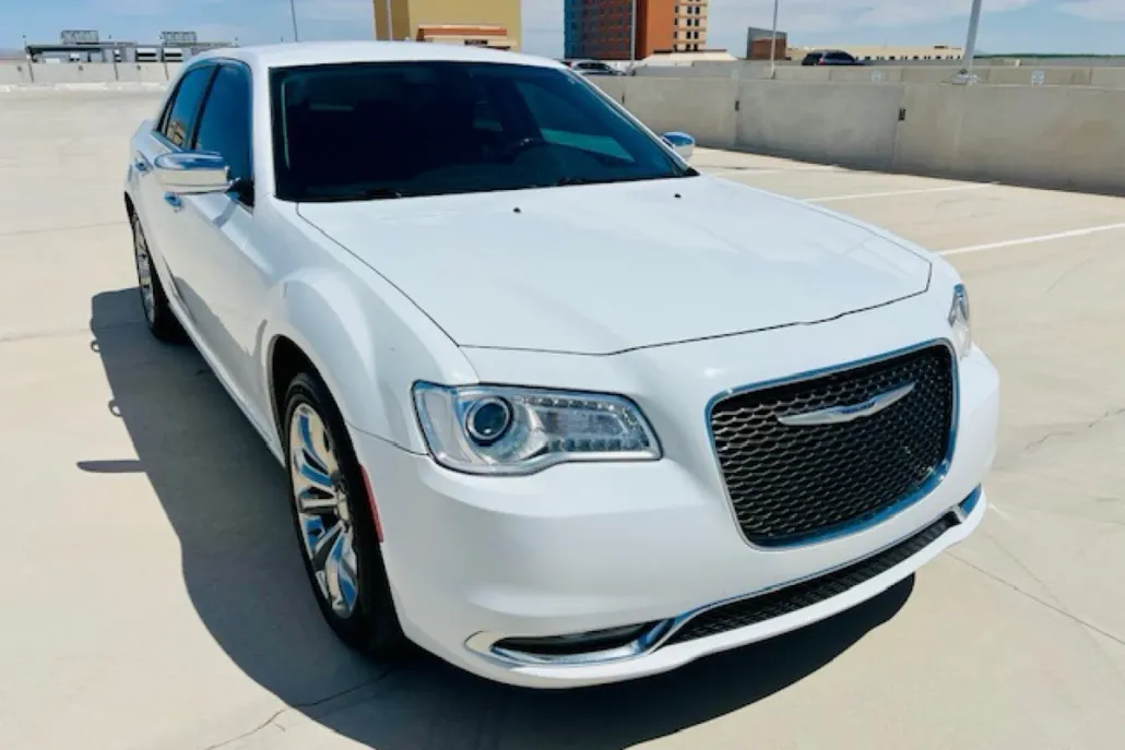 2019 Chrysler 300 Limited photo 1