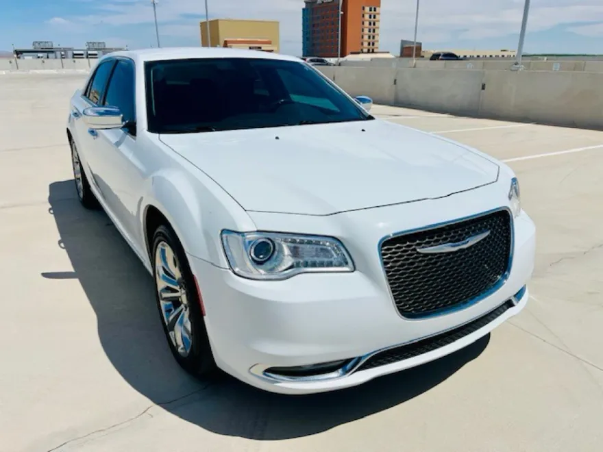 2019 Chrysler 300 Limited photo 1