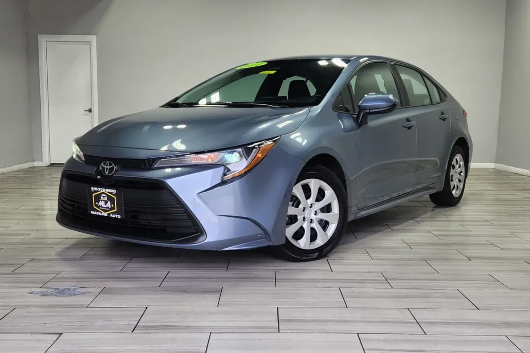 2024 Toyota Corolla LE photo 1
