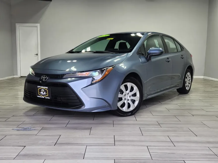 2024 Toyota Corolla LE photo 1