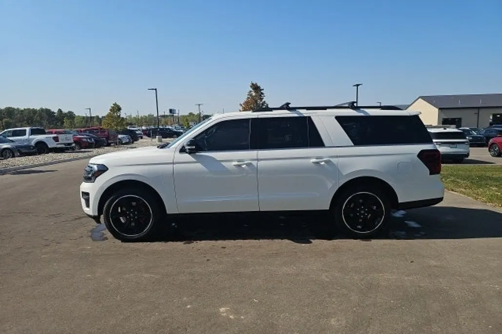 2022 Ford Expedition MAX Limited photo 1