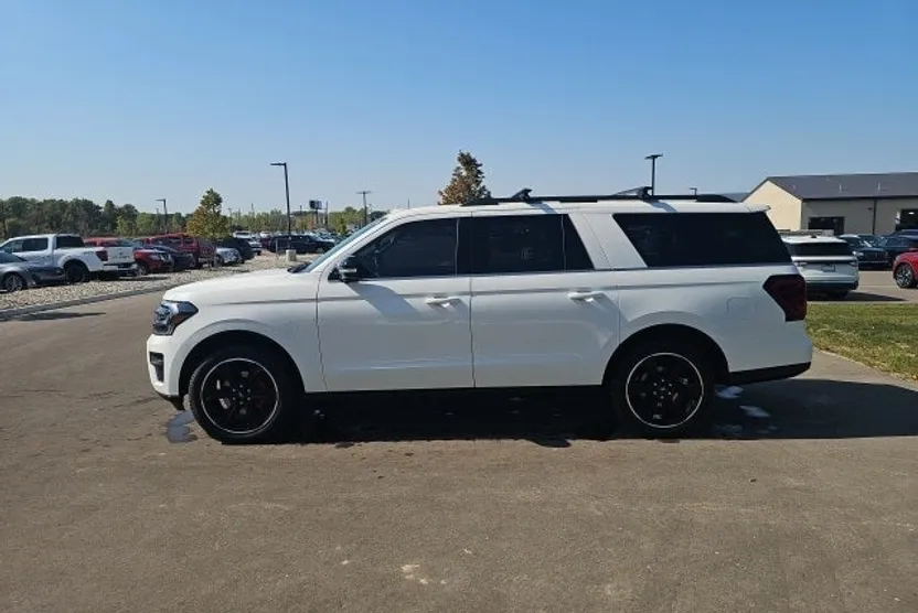 2022 Ford Expedition MAX Limited photo 1