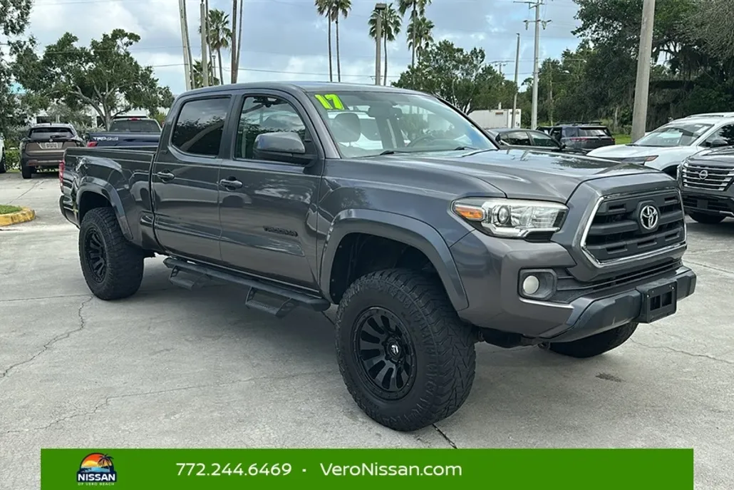 2017 Toyota Tacoma SR5 TRD Sport photo 1