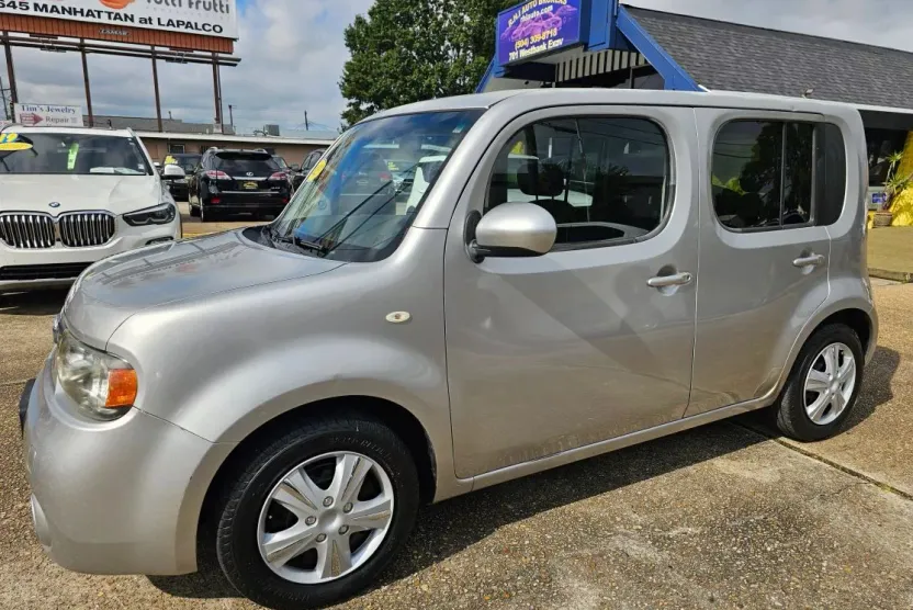2010 Nissan Cube S photo 1