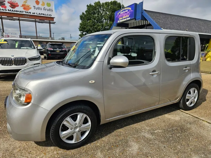 2010 Nissan Cube S photo 1