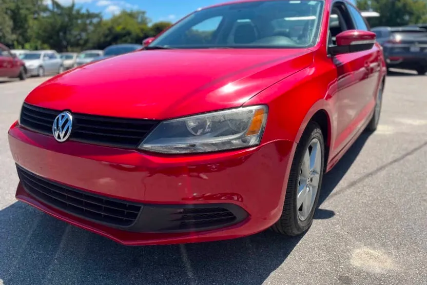 2012 Volkswagen Jetta TDI Premium photo 1