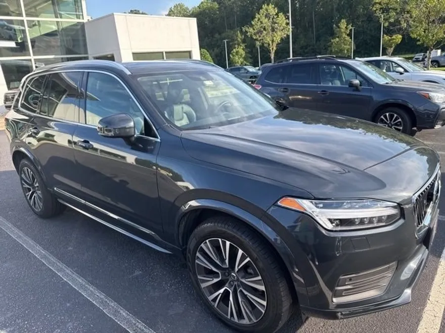 2022 Volvo XC90 T5 Momentum photo 1