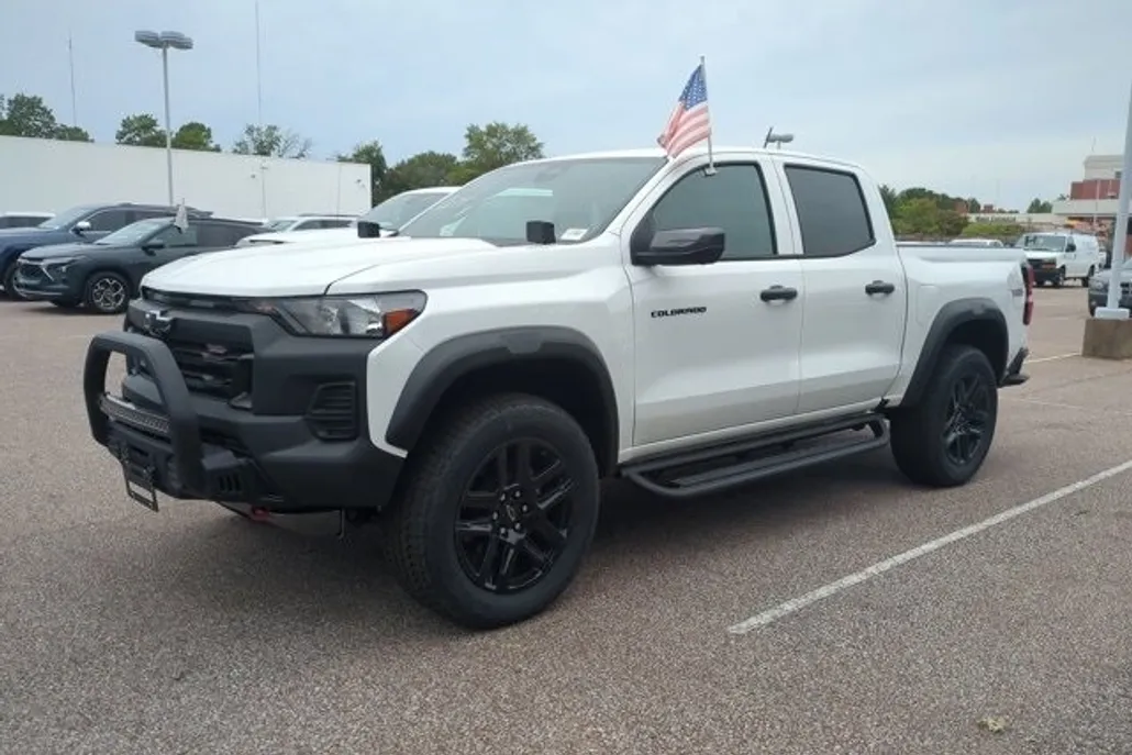 2025 Chevrolet Colorado Trail Boss photo 1
