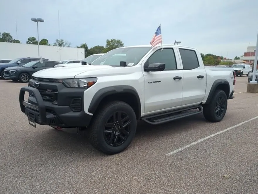 2025 Chevrolet Colorado Trail Boss photo 1