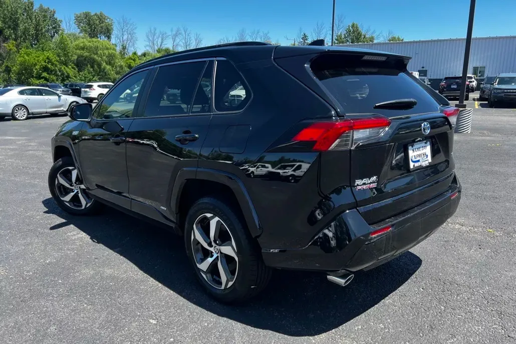 2022 Toyota RAV4 Prime SE photo 1