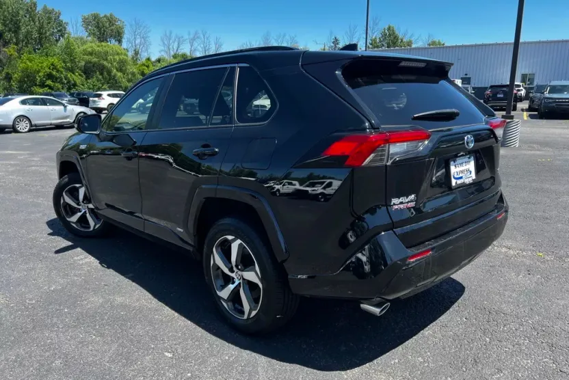 2022 Toyota RAV4 Prime SE photo 1