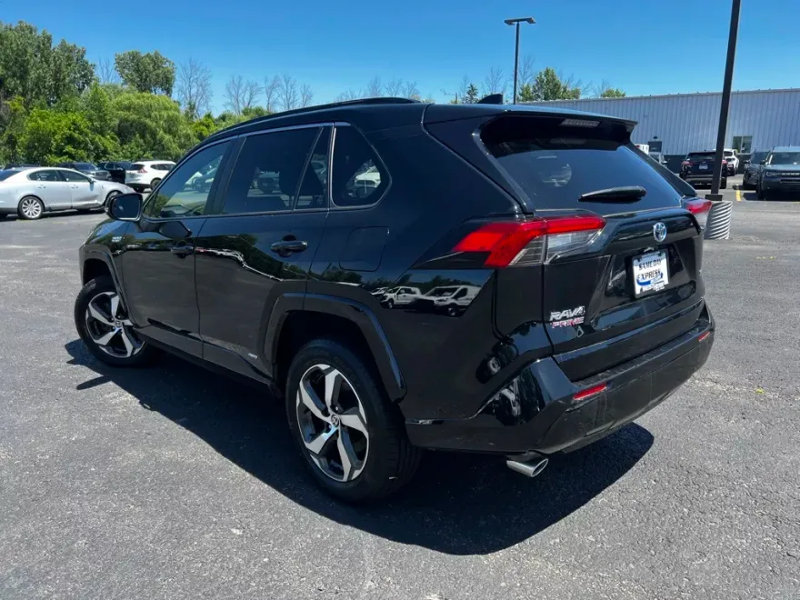 2022 Toyota RAV4 Prime SE photo 1