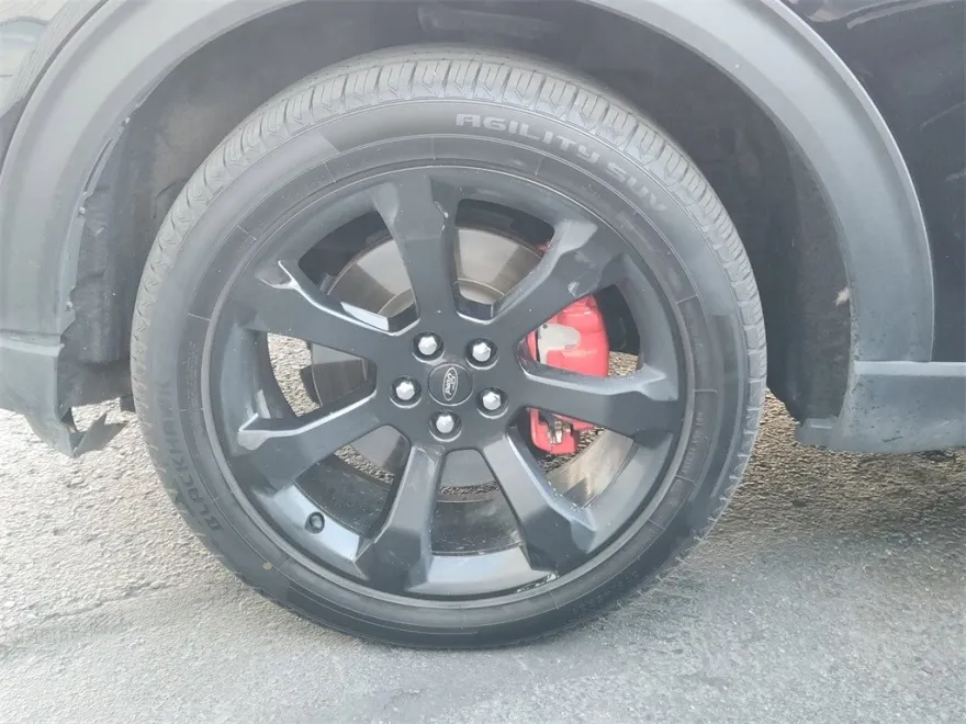 2023 Ford Explorer ST photo 1