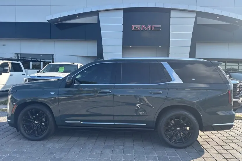 2025 Cadillac Escalade Premium Luxury photo 1