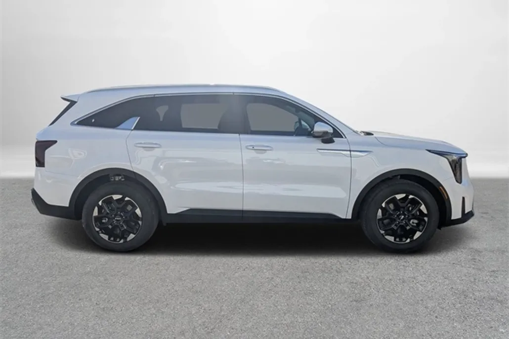 2026 Kia Sorento S photo 1