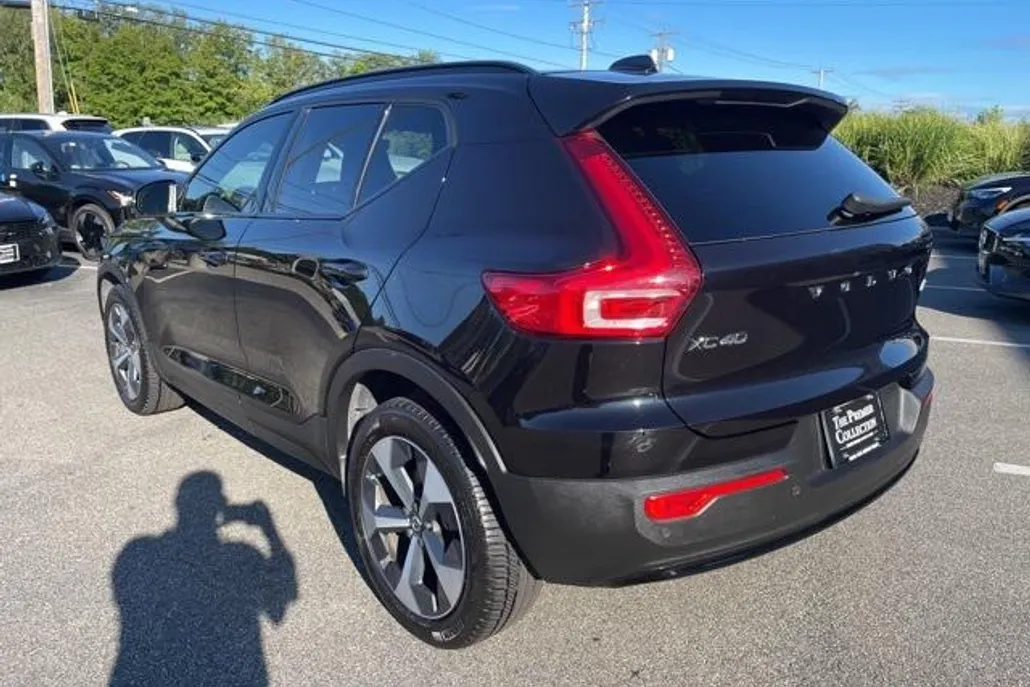 2024 Volvo XC40 Core photo 1