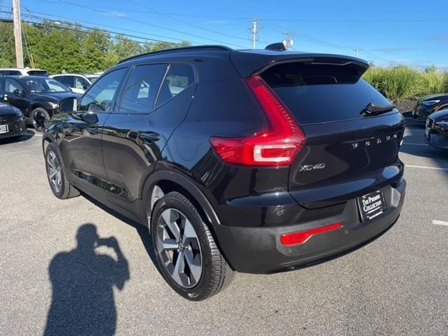 2024 Volvo XC40 Core photo 1