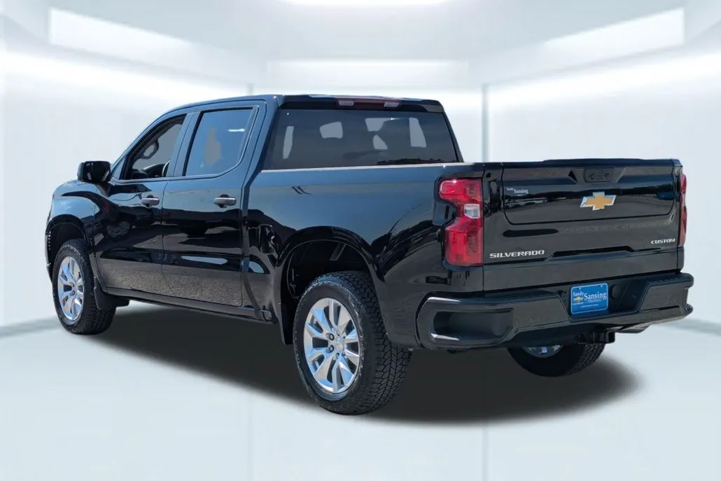 2025 Chevrolet Silverado 1500 Custom photo 1