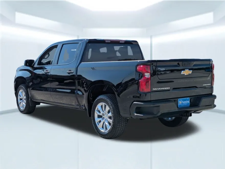 2025 Chevrolet Silverado 1500 Custom photo 1