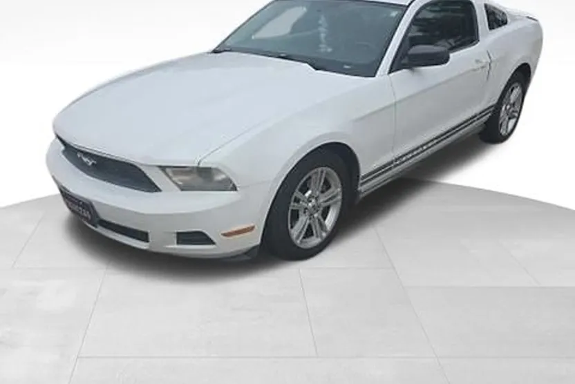 2010 Ford Mustang Base photo 1