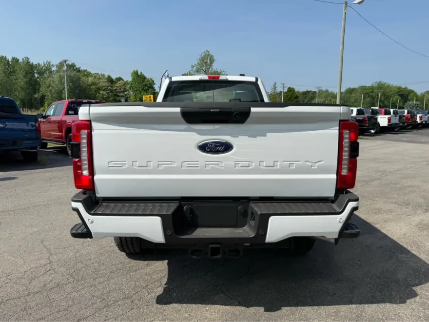 2025 Ford F-350 XL photo 1
