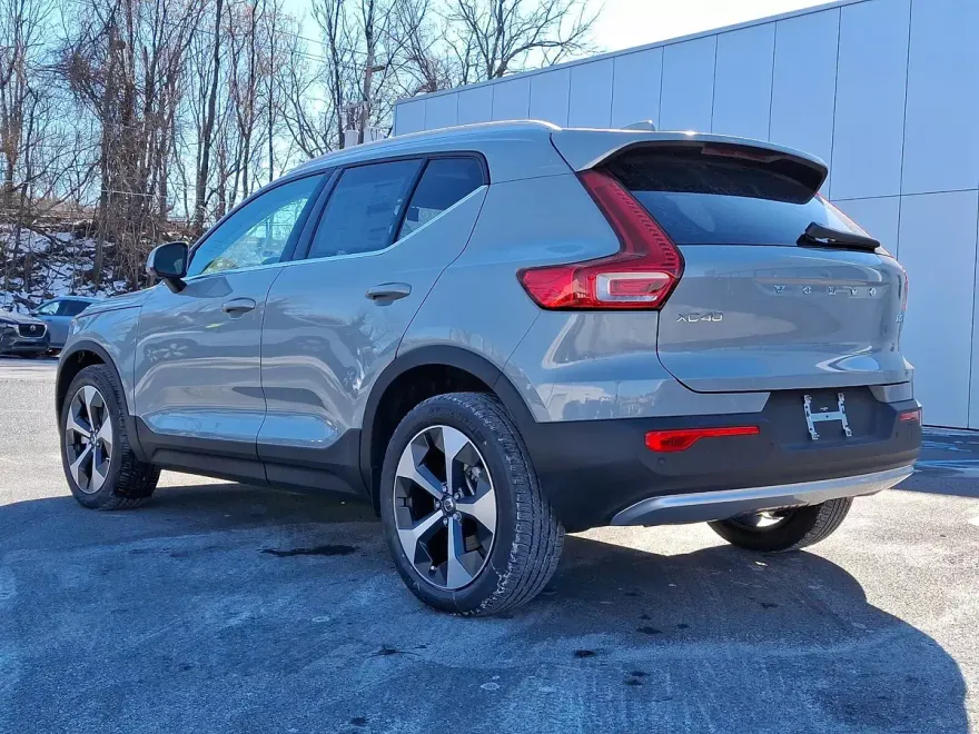 2025 Volvo XC40 Core photo 1