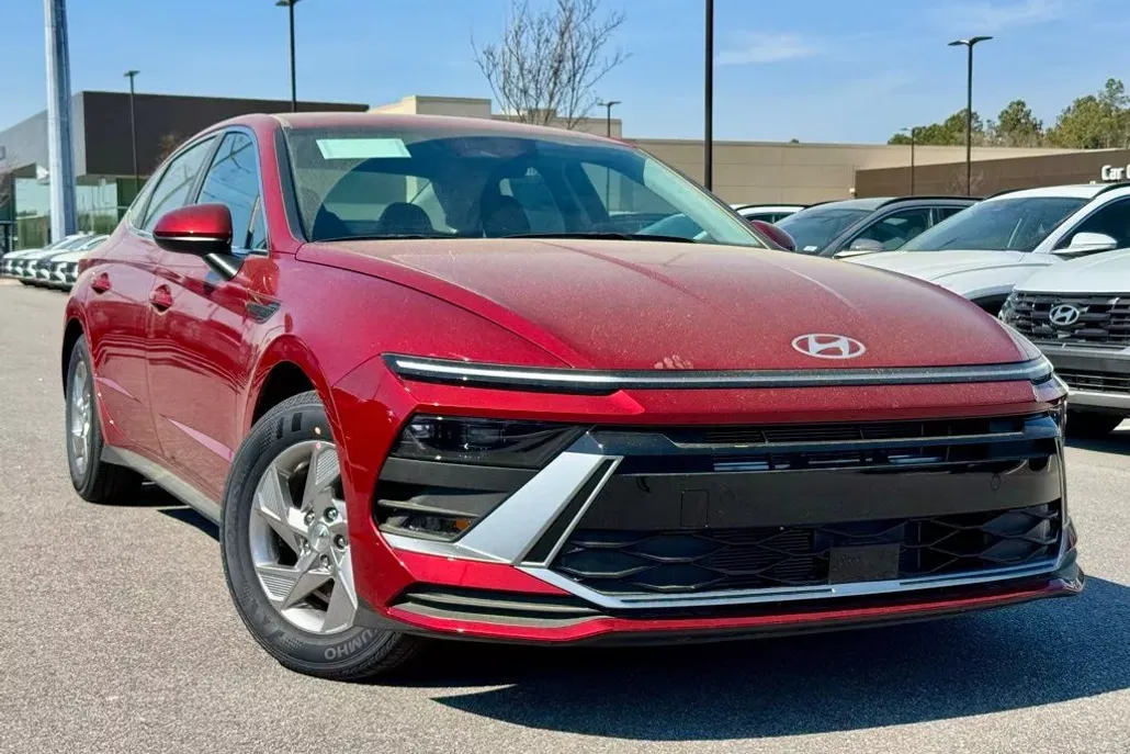2025 Hyundai Sonata SE photo 1