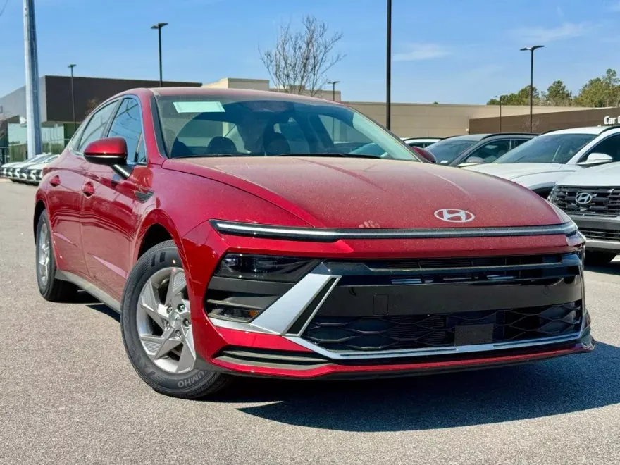 2025 Hyundai Sonata SE photo 1
