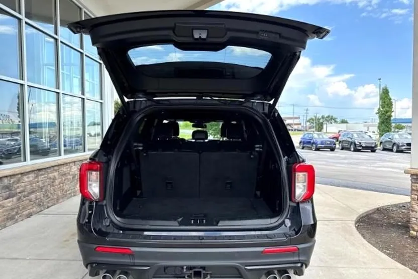 2021 Ford Explorer ST photo 1