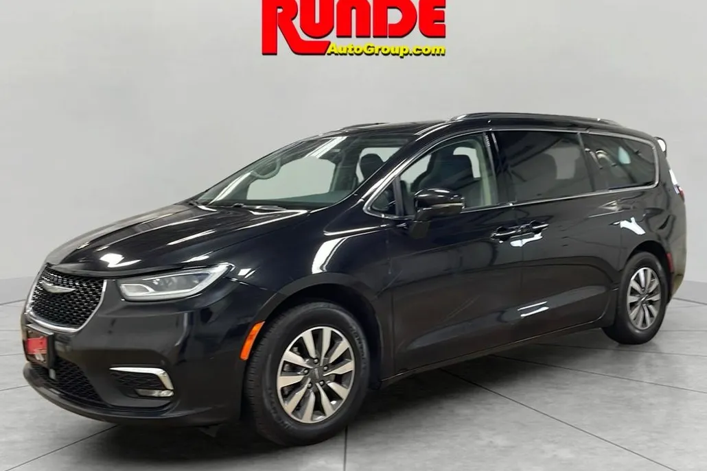 2021 Chrysler Pacifica Touring L photo 1