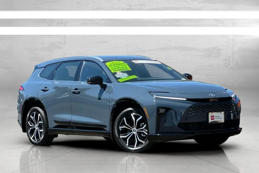 2025 Toyota Crown Signia XLE photo 1