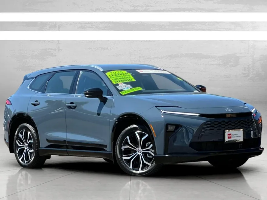 2025 Toyota Crown Signia XLE photo 1