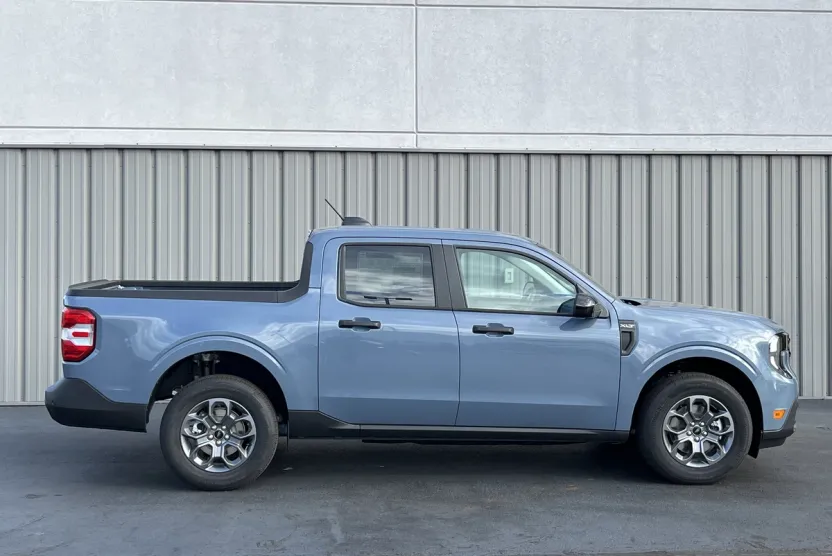 2025 Ford Maverick XLT photo 1
