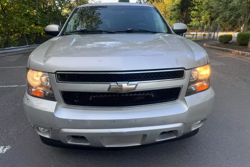 2007 Chevrolet Suburban 1500 photo 1