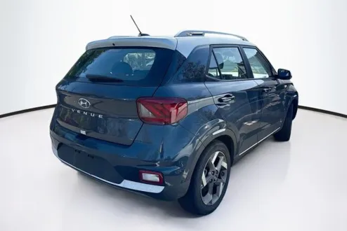 2025 Hyundai Venue Limited photo 2
