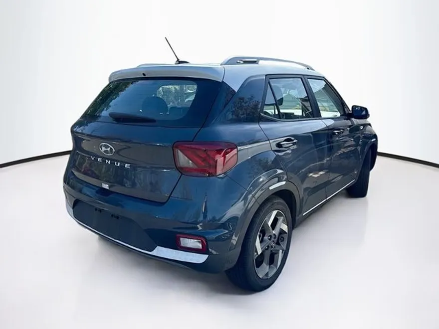 2025 Hyundai Venue Limited photo 2