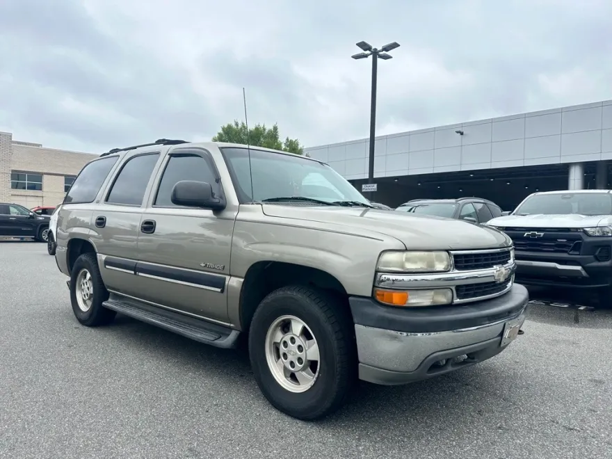 2001 Chevrolet Tahoe LS photo 1