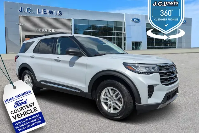 2025 Ford Explorer photo 1