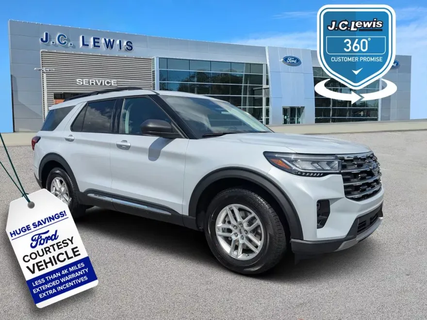 2025 Ford Explorer photo 1
