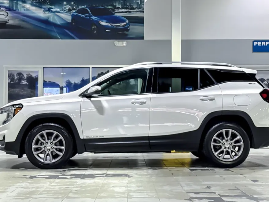 2024 Gmc Terrain SLT photo 1