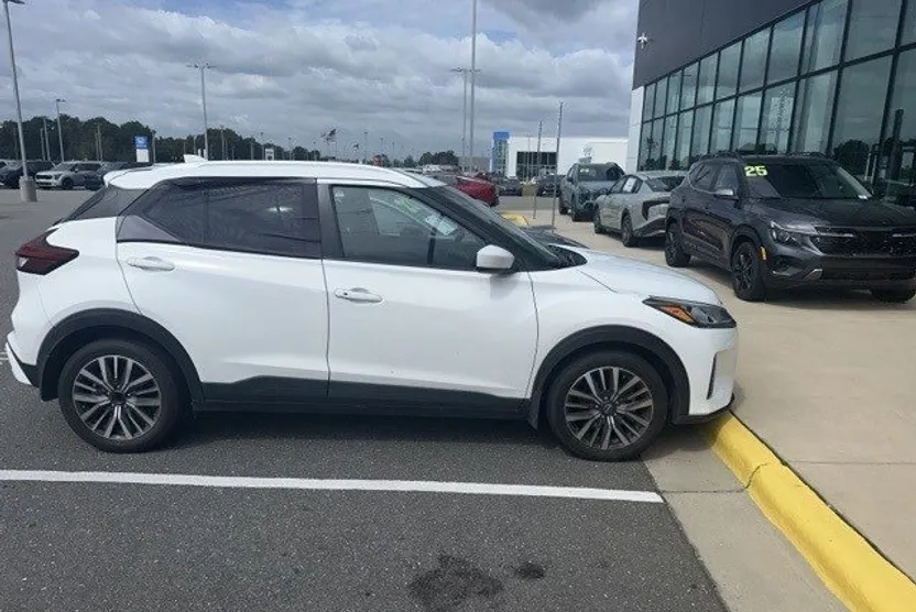 2023 Nissan Kicks SV photo 1