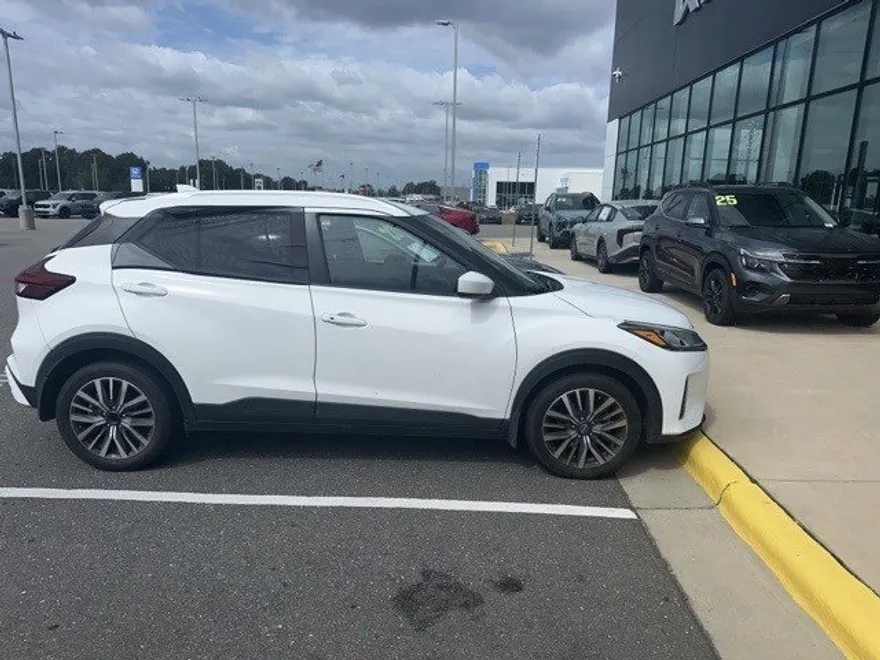 2023 Nissan Kicks SV photo 1